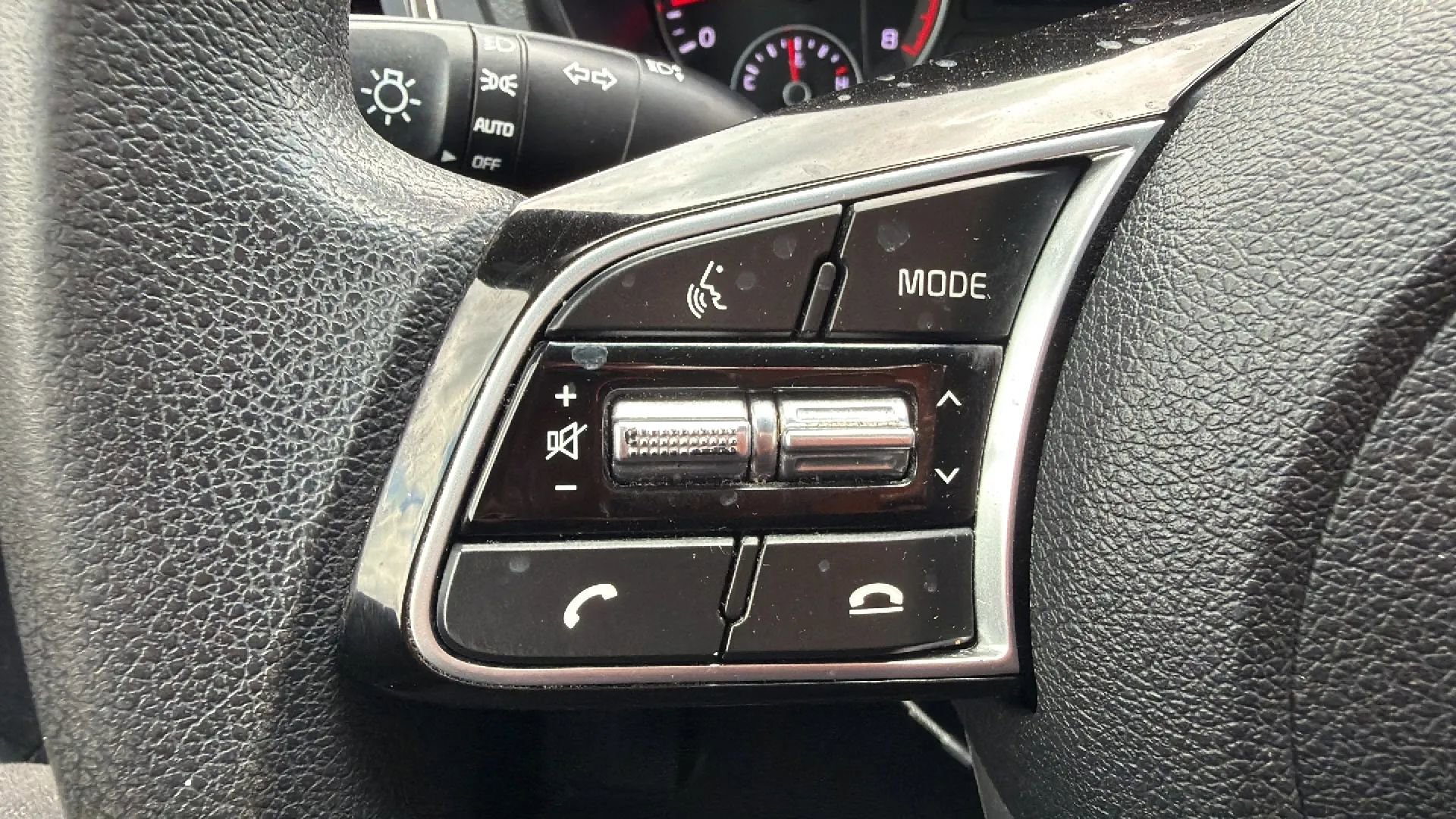 Used 2020 Kia Optima LX FWD image 12