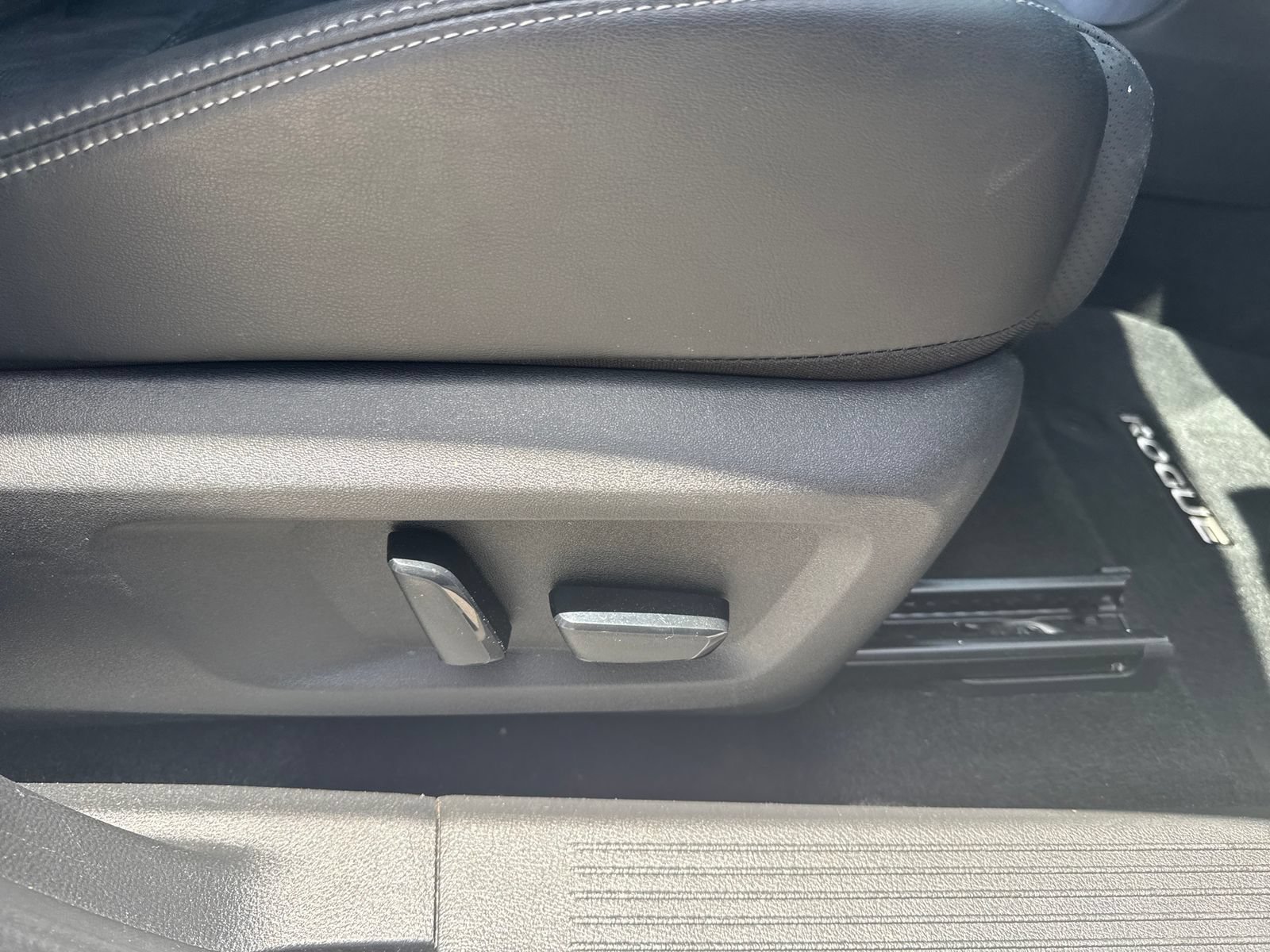 Certified 2024 Nissan Rogue Platinum FWD image 44