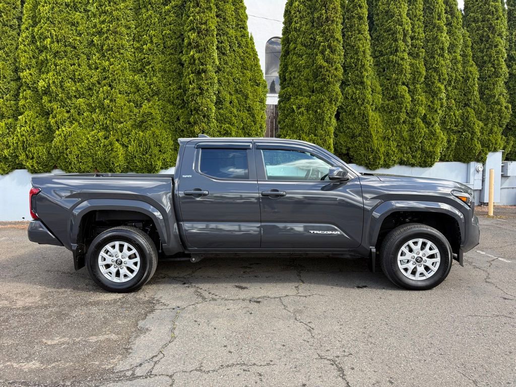 Used 2025 Toyota Tacoma SR5 AWD/4WD image 10