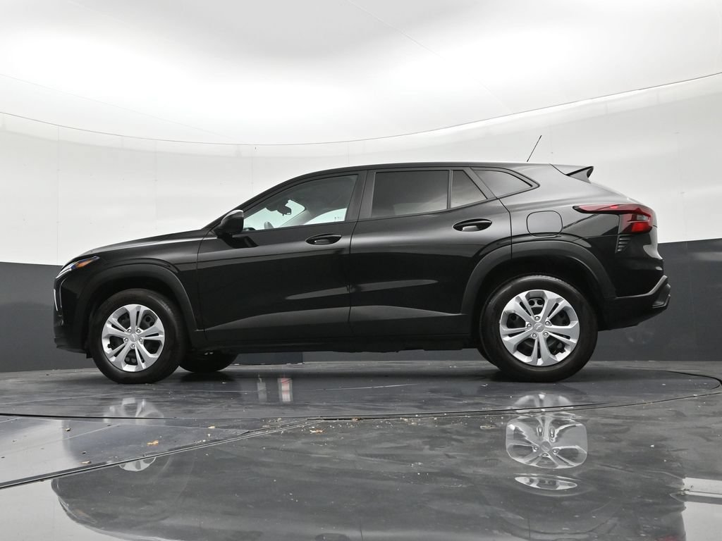Used 2025 Chevrolet Trax LS FWD image 21