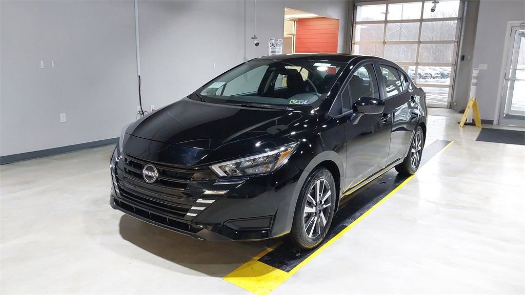 Used 2025 Nissan Versa SV w/ Trunk Package image 18