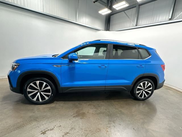 Used 2023 Volkswagen Taos SE w/ Panoramic Sunroof Package AWD/4WD image 2