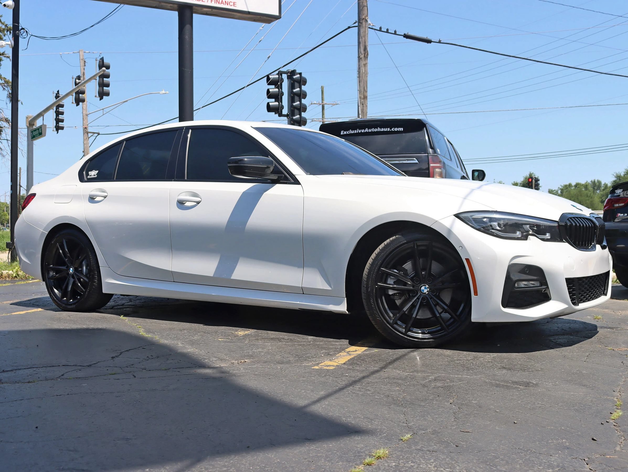 Used 2022 BMW 330i Sedan w/ M Sport Package RWD image 2