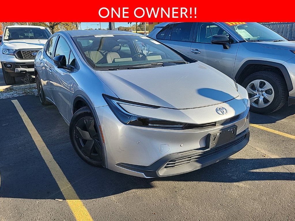 Used 2023 Toyota Prius LE FWD image 3