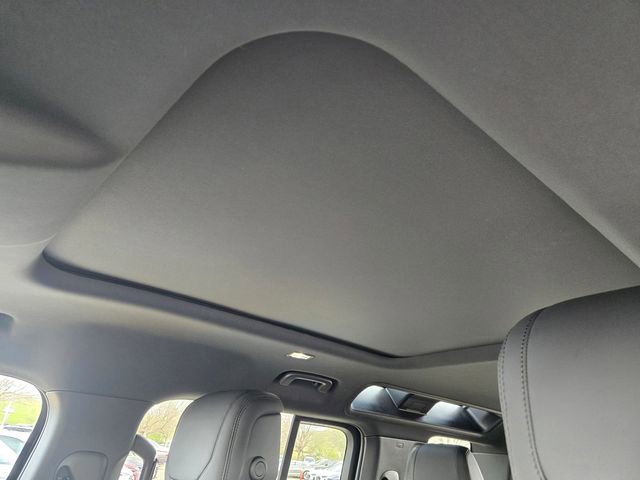 Used 2024 Land Rover Defender 110 SE image 21