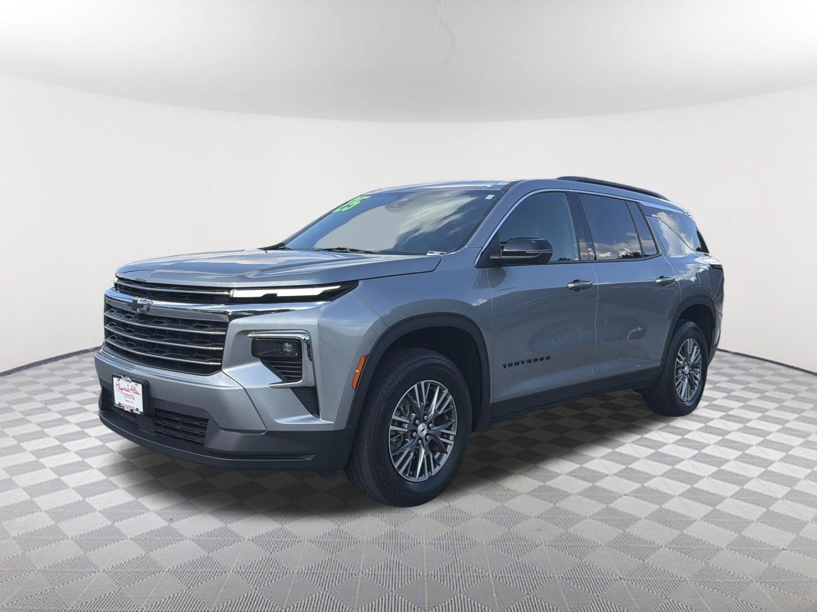 Used 2025 Chevrolet Traverse LT AWD/4WD image 3