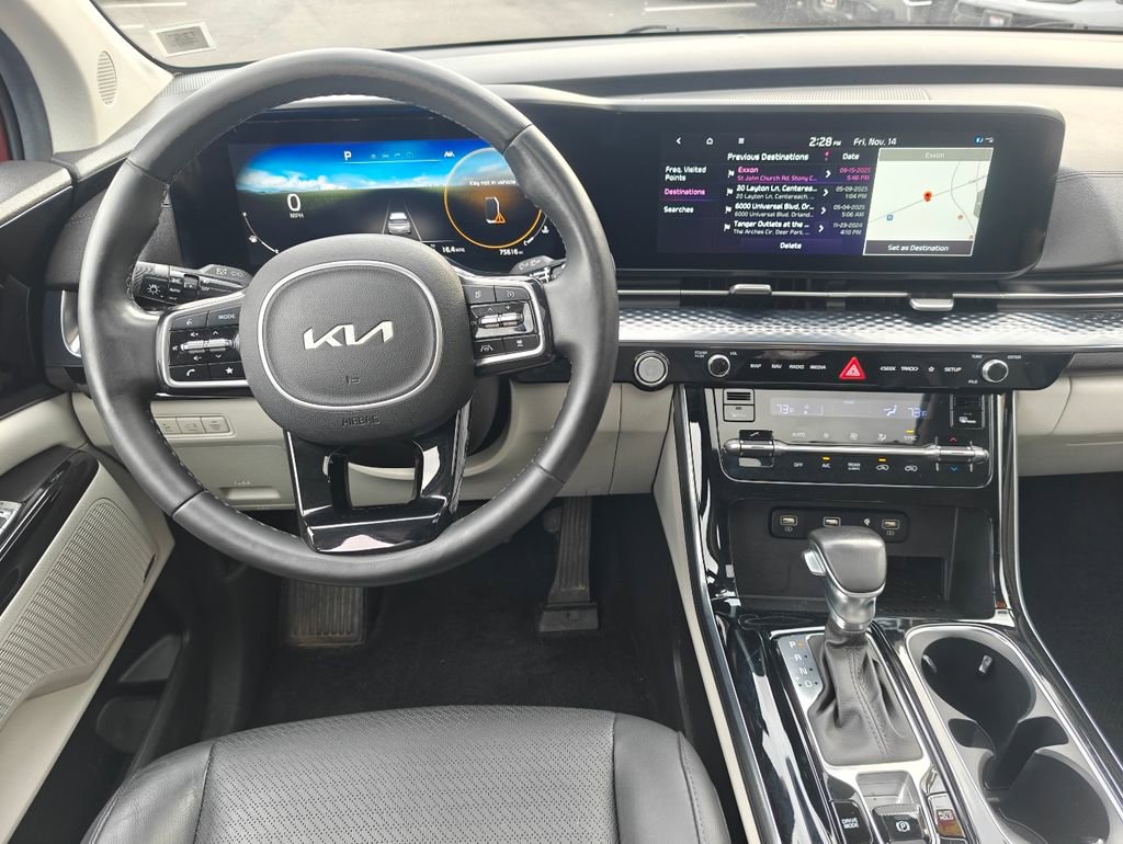 Used 2022 Kia Carnival SX Prestige image 12