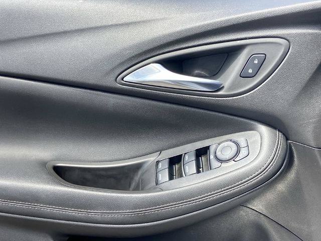 Used 2022 Buick Encore GX Select w/ Sport Touring Package FWD image 18