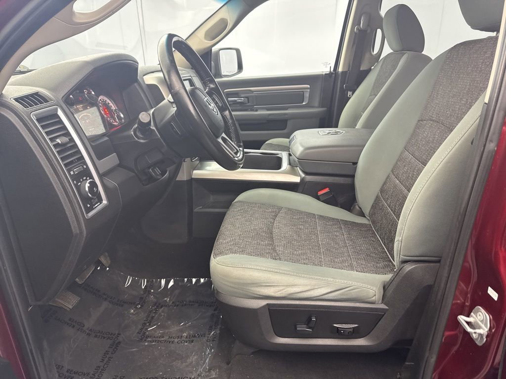 Used 2019 RAM 1500 Classic SLT w/ SLT Plus D￩cor Group AWD/4WD image 13
