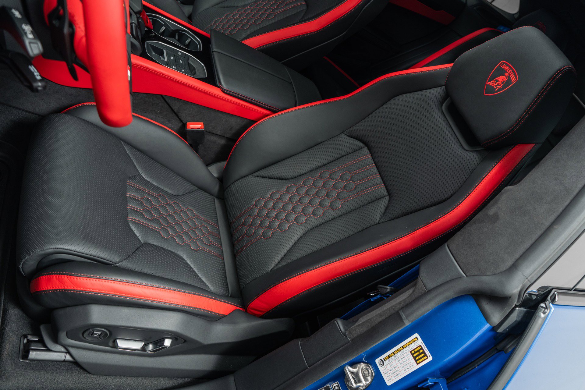 Used 2025 Lamborghini Urus SE image 25