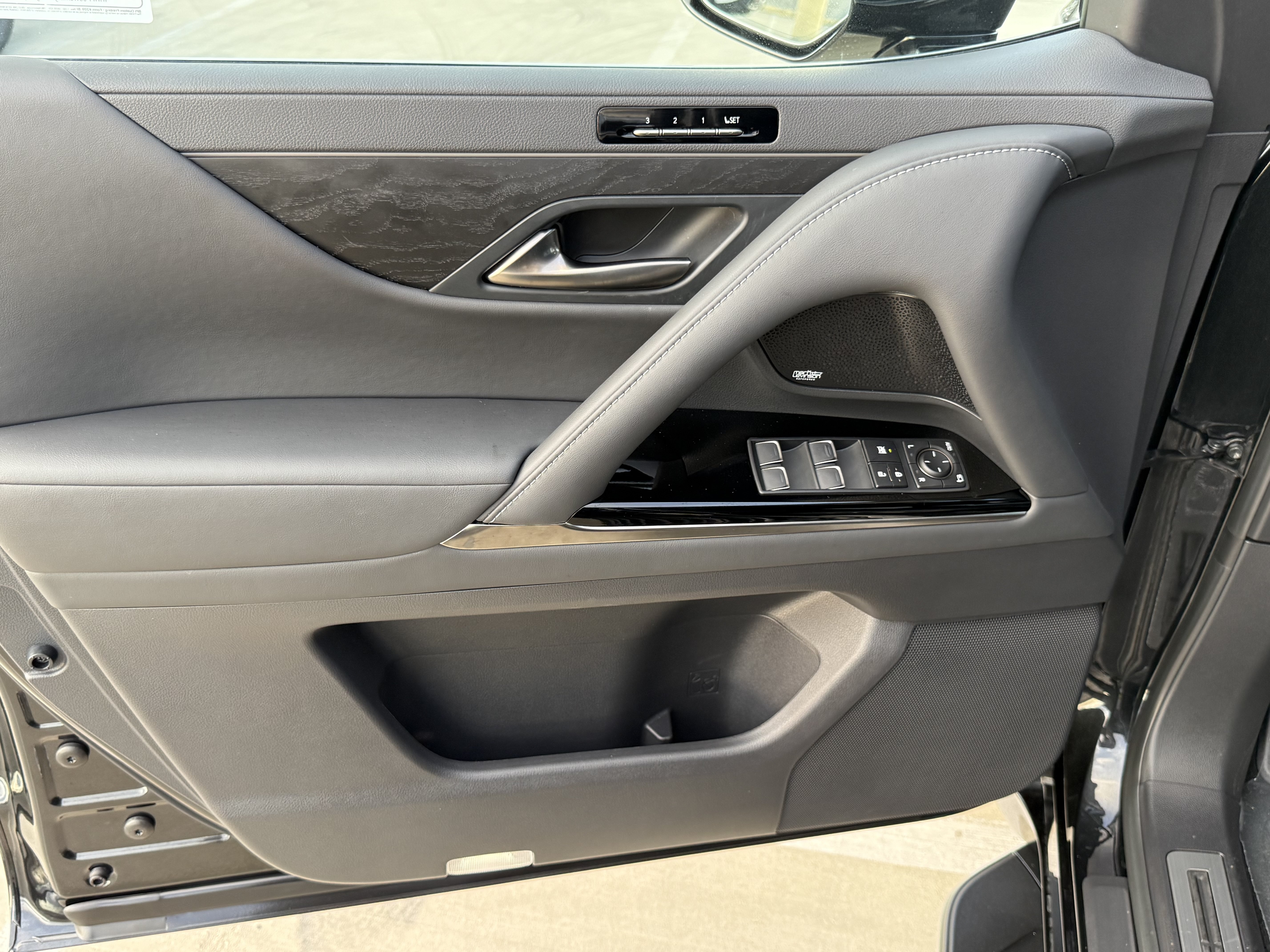 Used 2024 Lexus LX 600 4WD w/ Interior Upgrade Package image 18