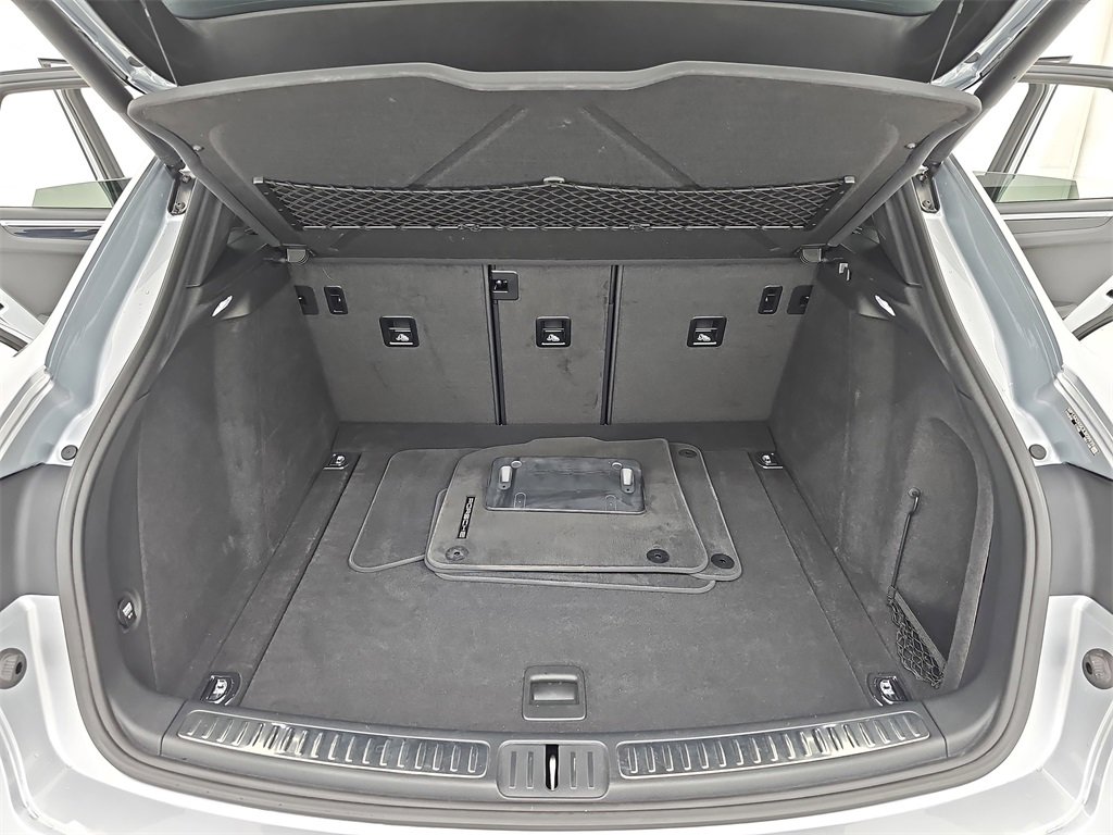 Used 2018 Porsche Macan image 16