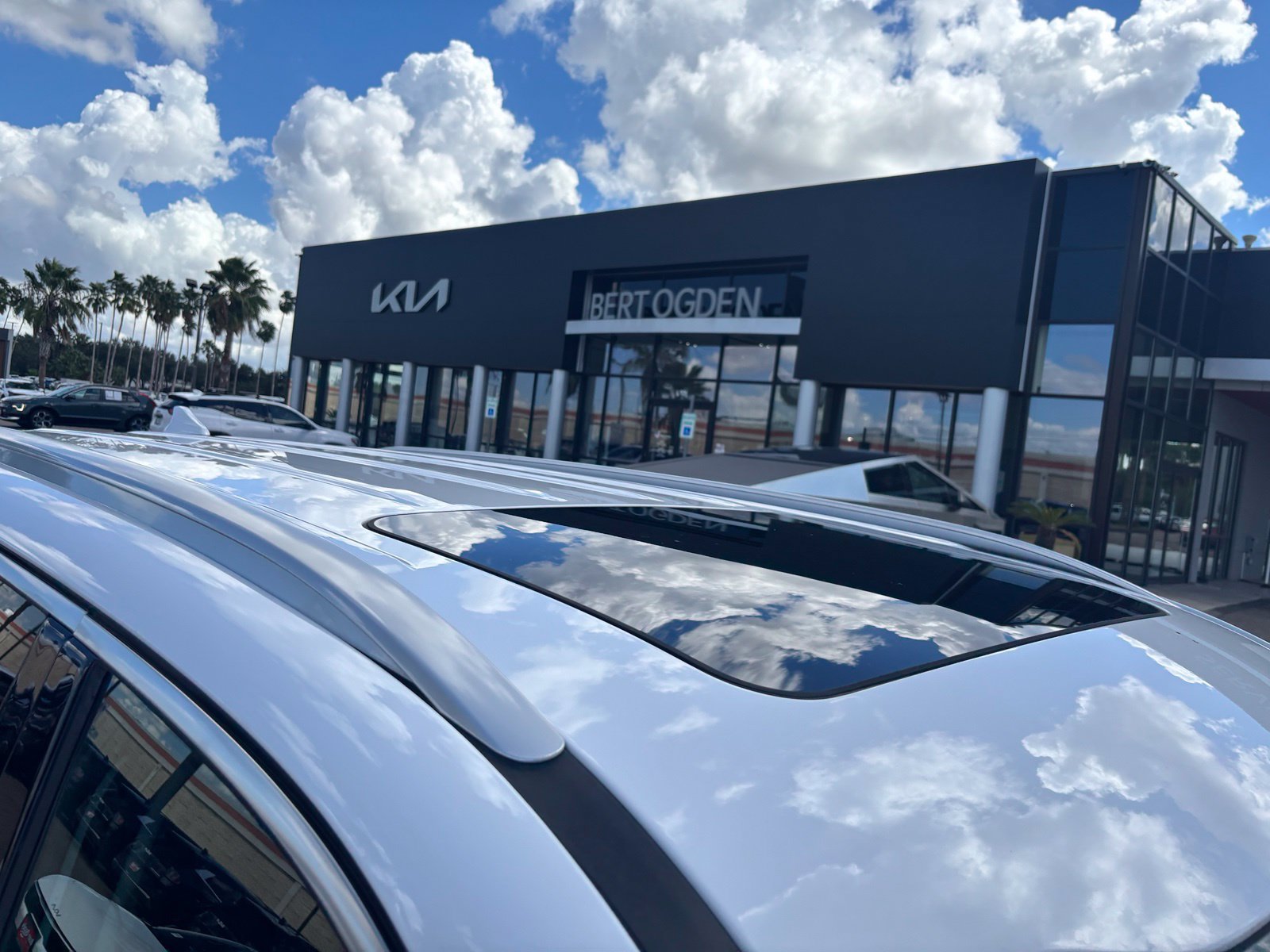 Used 2024 Kia Telluride S w/ S Sunroof Package FWD image 7