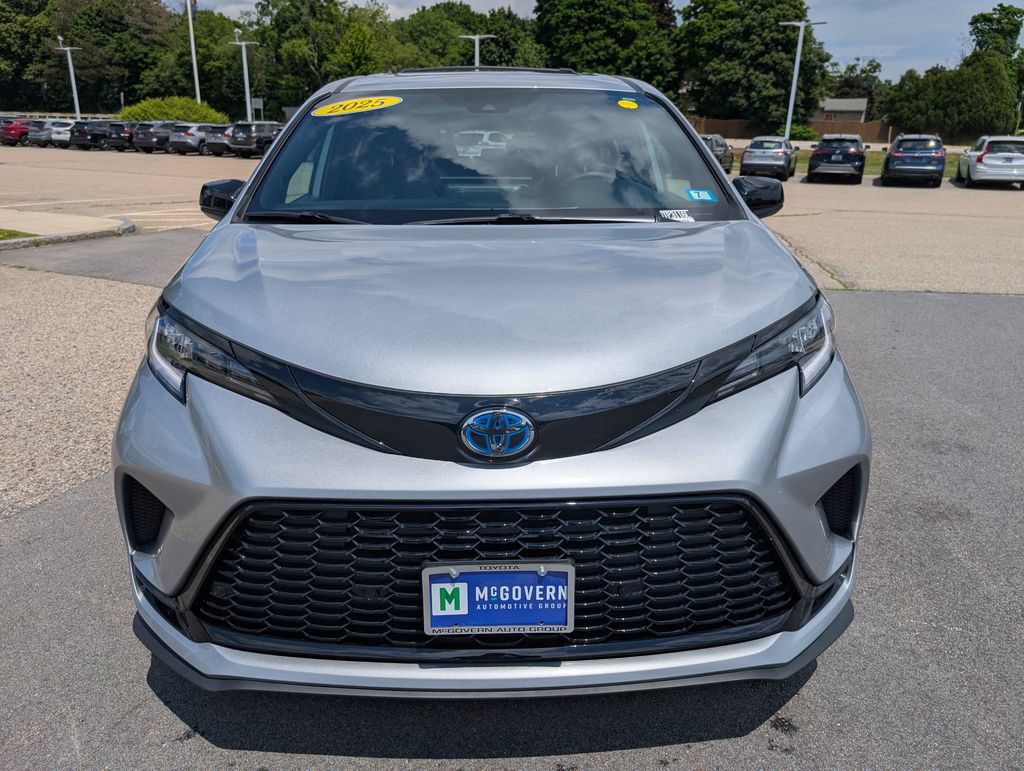 Used 2025 Toyota Sienna XSE w/ XSE Plus Package AWD/4WD image 9