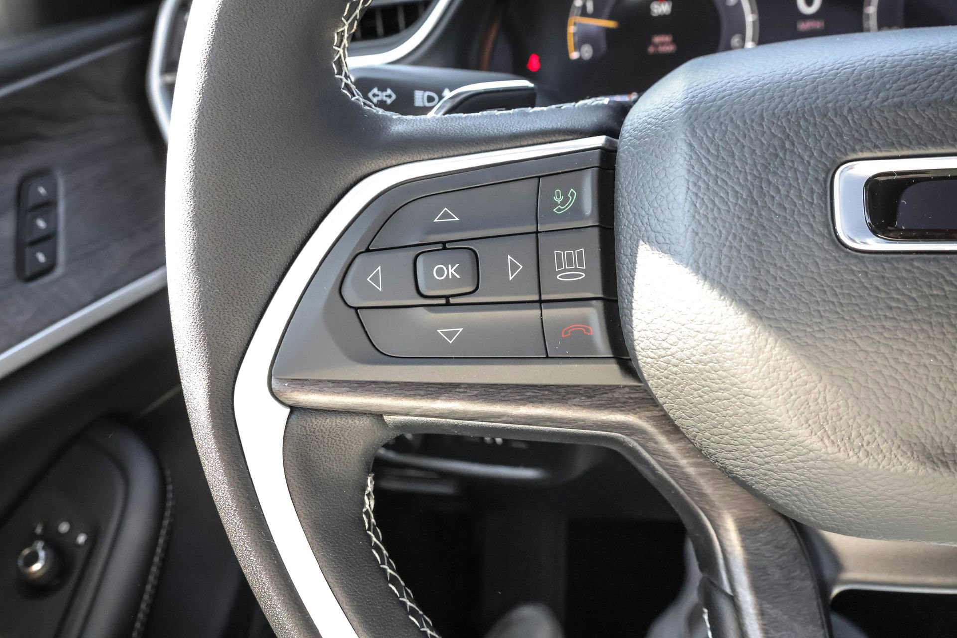 New 2025 Jeep Grand Cherokee Limited image 25