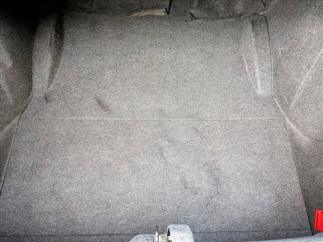 Used 2016 Dodge Challenger SXT image 6