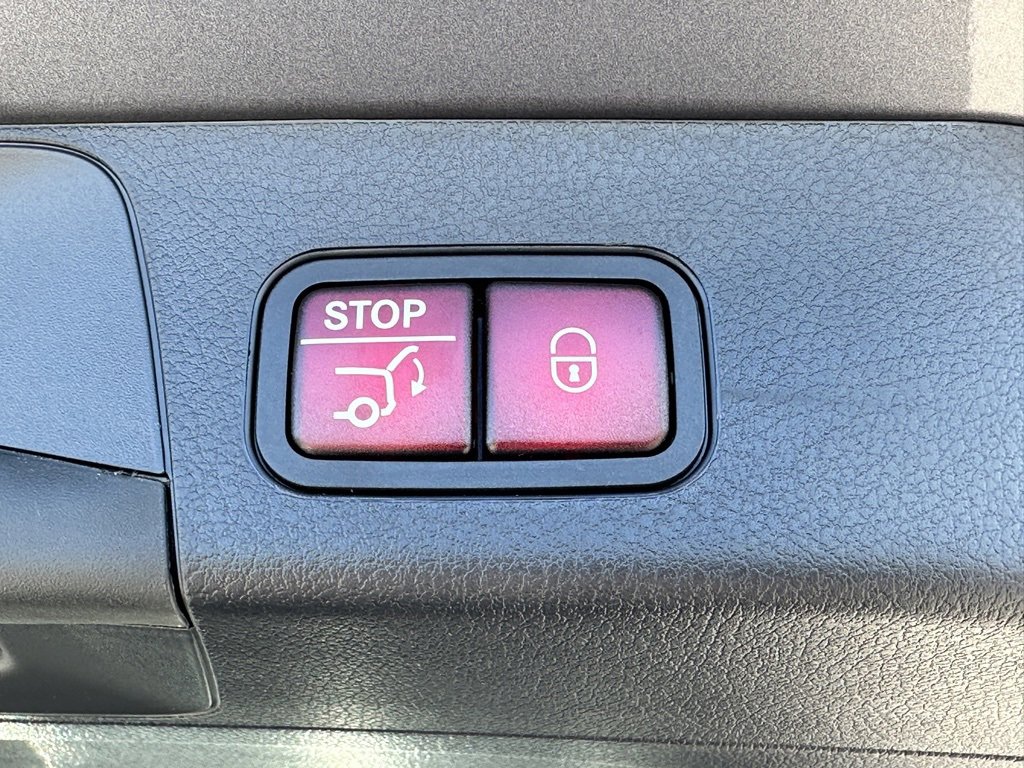 New 2025 Mercedes-Benz GLB 35 AMG 4MATIC image 15