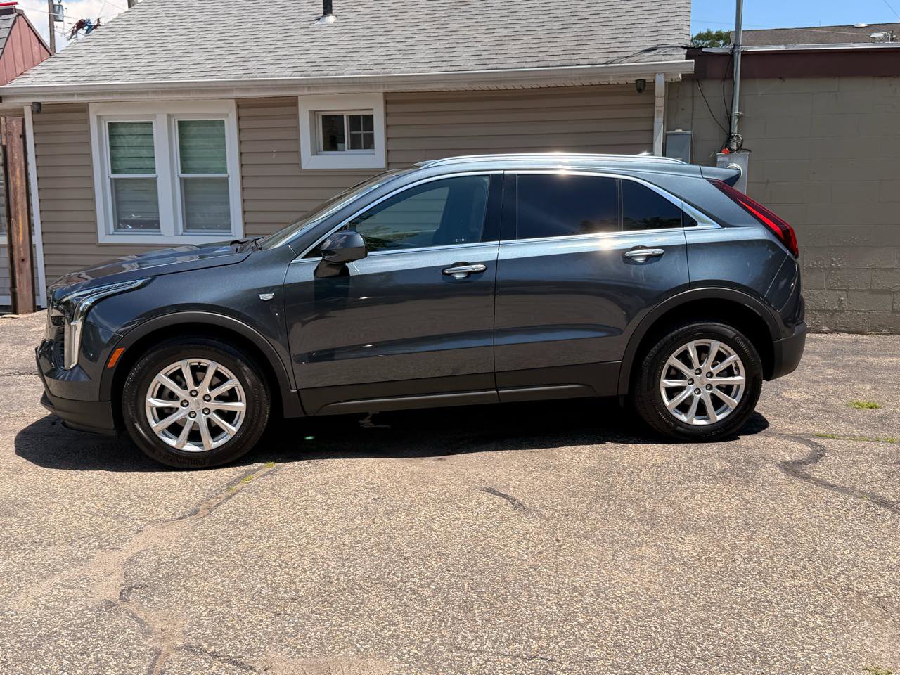 Used 2021 Cadillac XT4 Luxury w/ Cold Weather Package AWD/4WD image 3