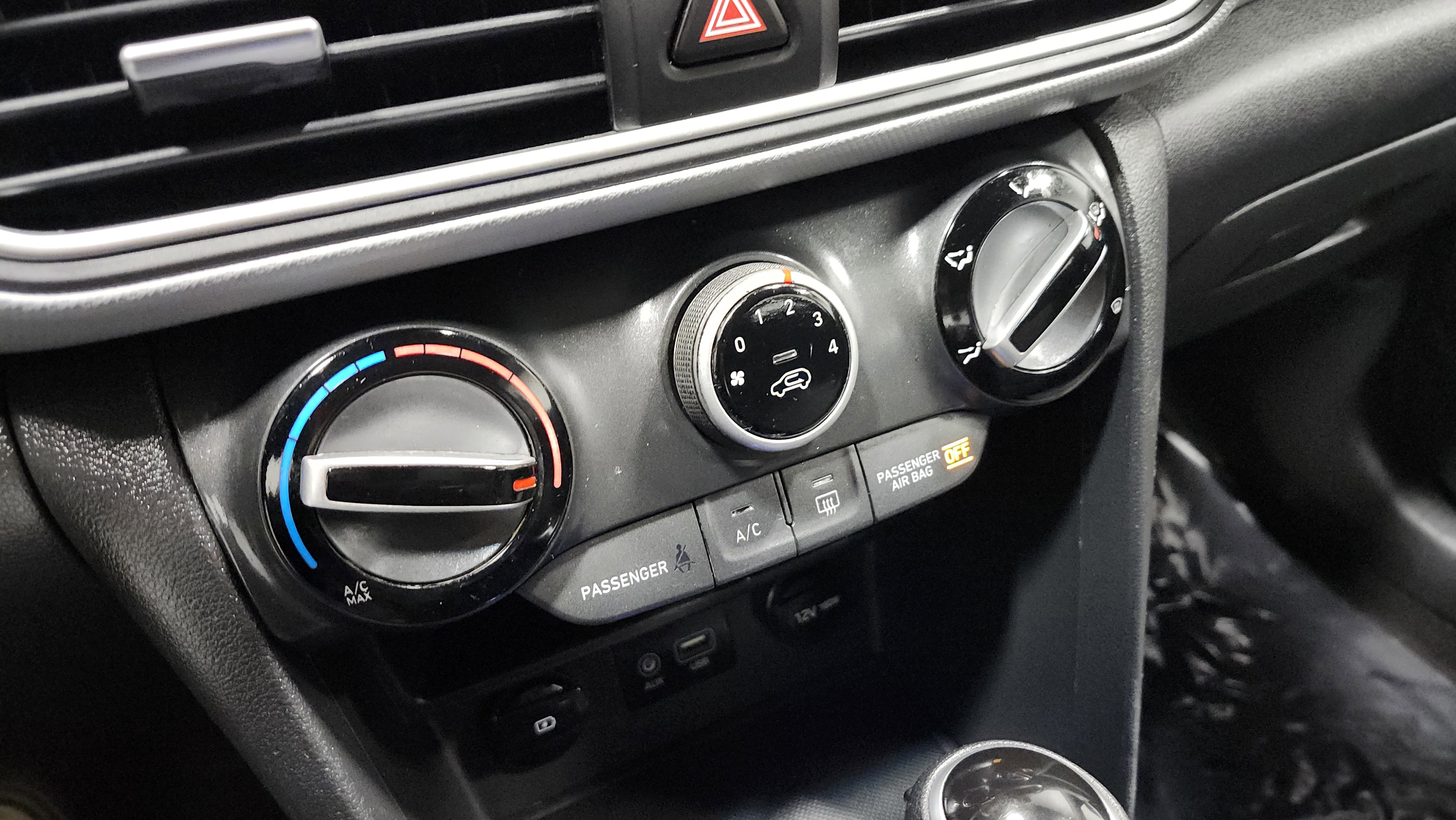 Used 2021 Hyundai Kona SE image 27