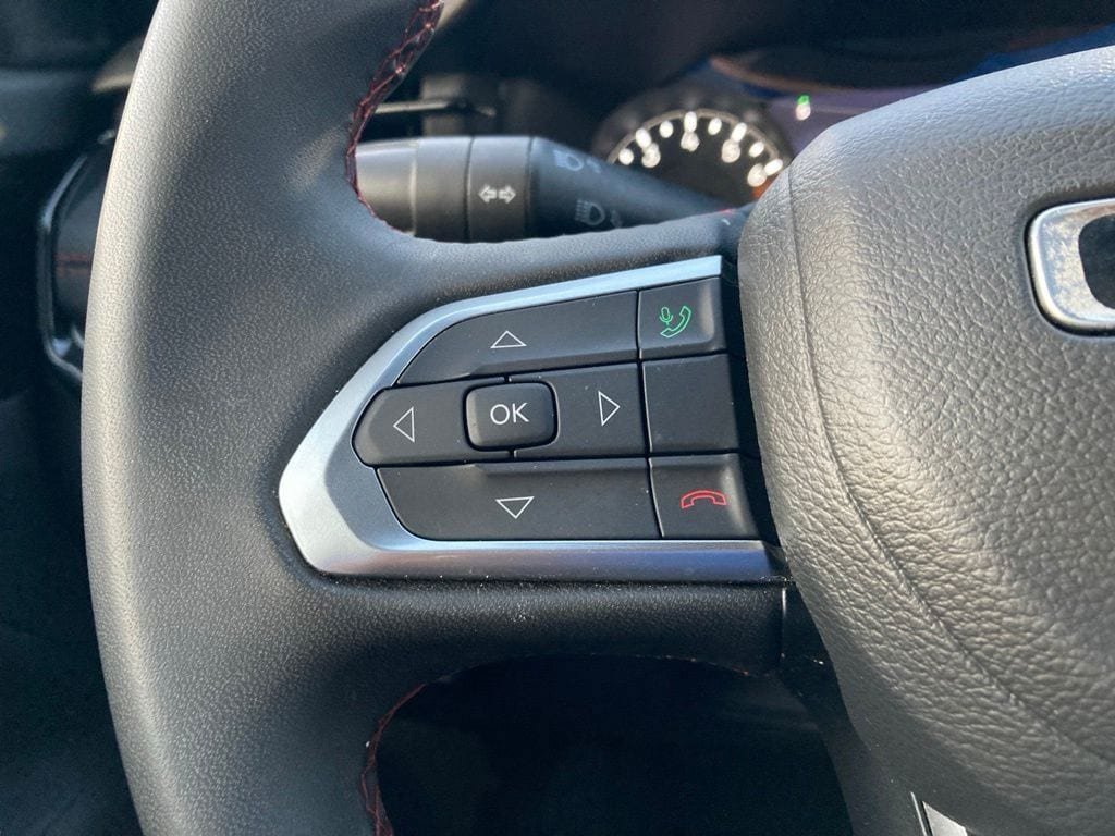 Used 2025 Jeep Compass Trailhawk AWD/4WD image 11