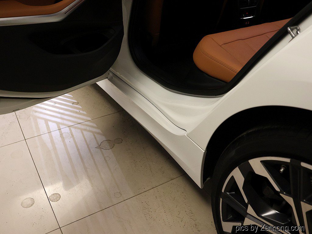 Certified 2025 BMW 330i xDrive Sedan w/ Convenience Package AWD/4WD image 29