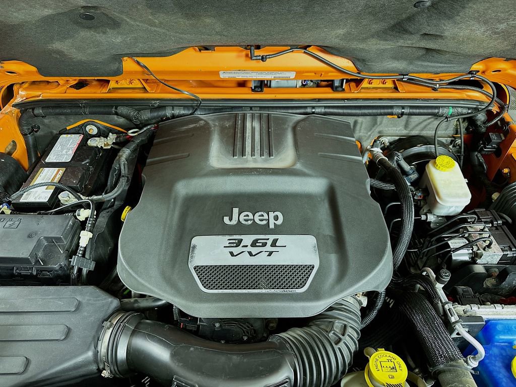 Used 2012 Jeep Wrangler Unlimited Sahara w/ Connectivity Group image 33