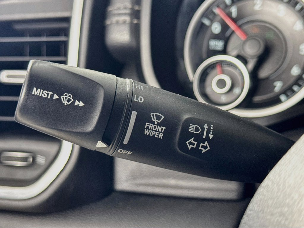 Used 2019 RAM 1500 Laramie AWD/4WD image 13