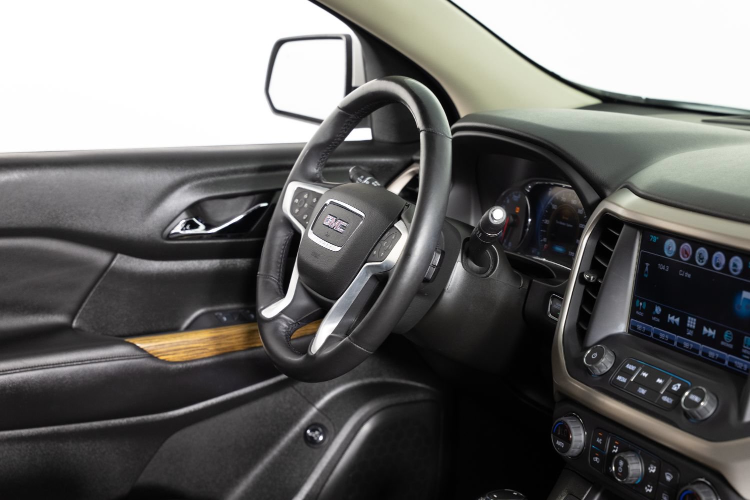 Used 2017 GMC Acadia Denali w/ Technology Package FWD image 28