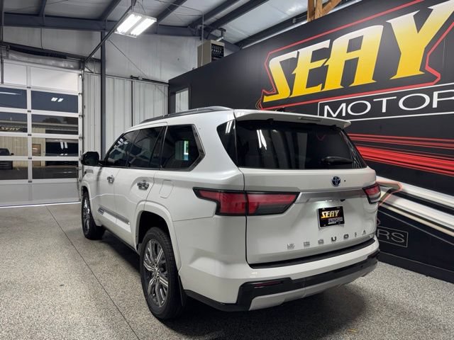 Used 2023 Toyota Sequoia Capstone AWD/4WD image 16