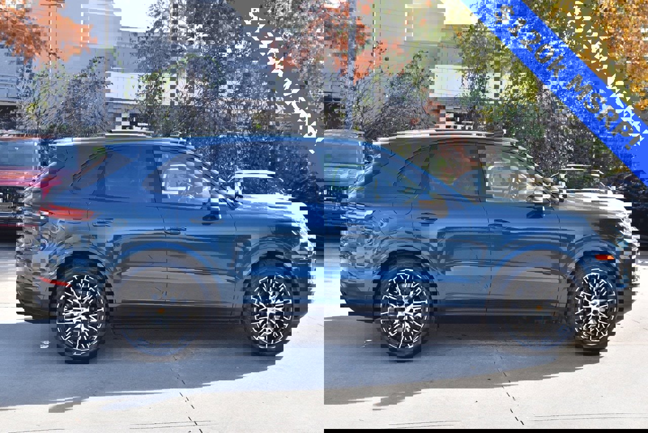 Used 2025 Porsche Cayenne image 6