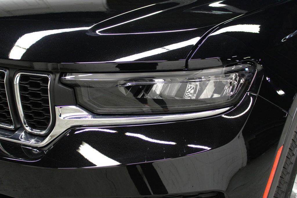 New 2025 Jeep Grand Cherokee Laredo w/ Luxury Tech Group I image 33