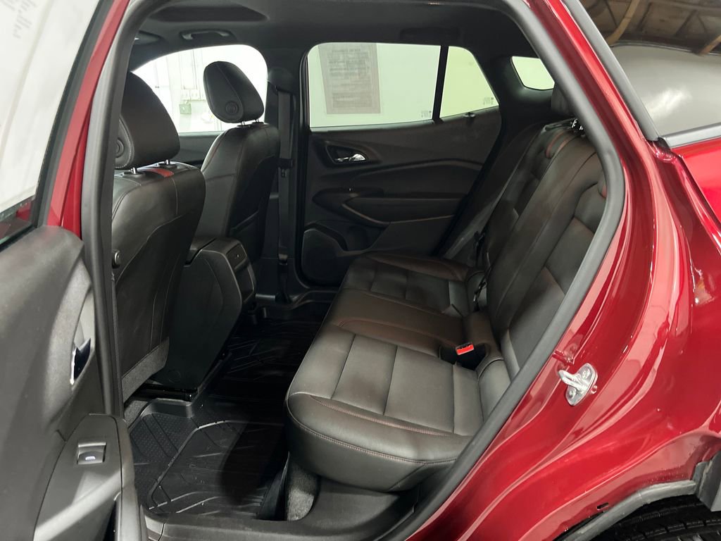 Used 2025 Chevrolet Trax RS w/ Sunroof Package image 40