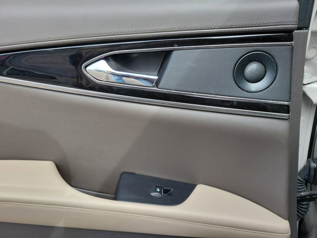 Certified 2022 Lincoln Nautilus Reserve w/ Equipment Group 201A image 15