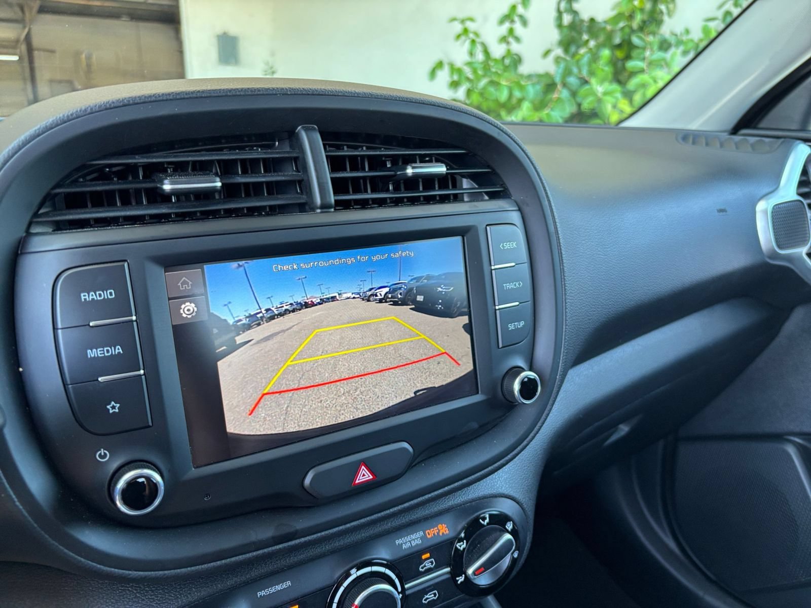 Used 2025 Kia Soul LX w/ LX Technology Package FWD image 18