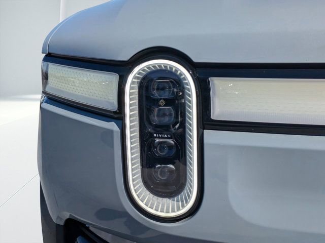 Used 2023 Rivian R1T Adventure image 8