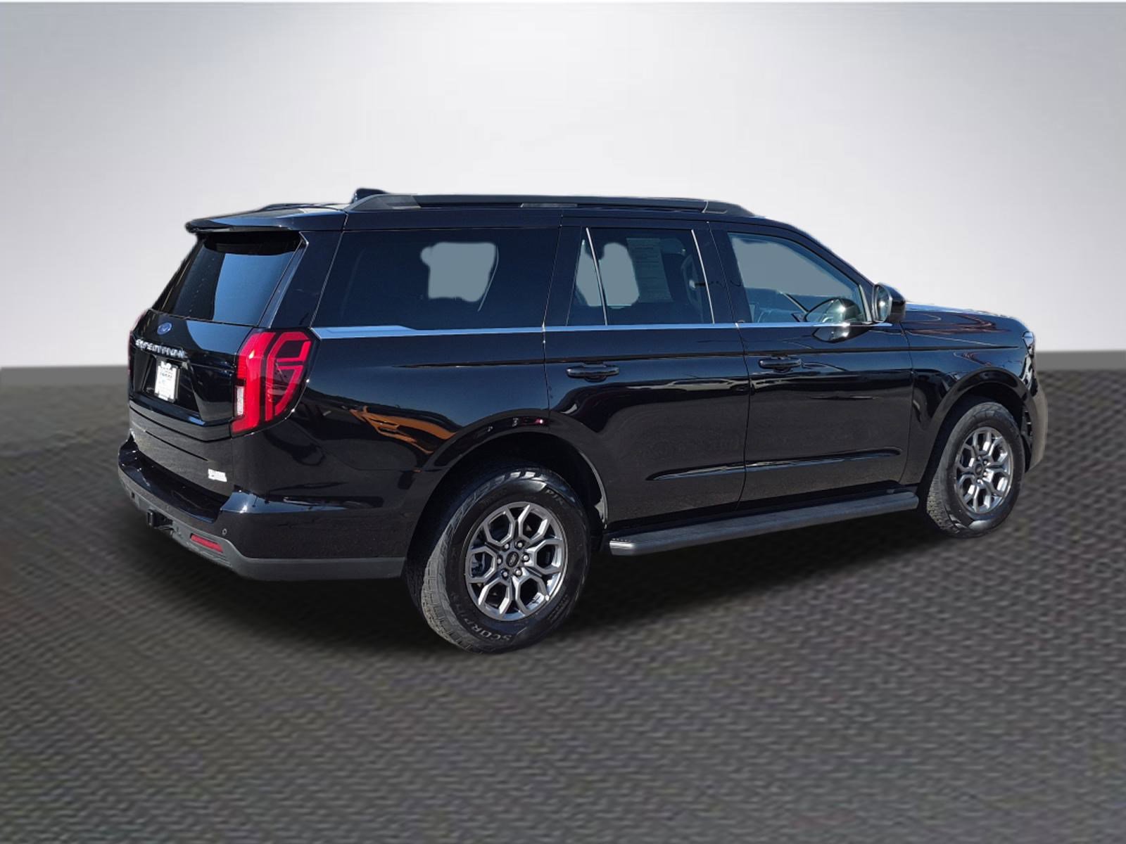 Certified 2025 Ford Expedition Active AWD/4WD image 2