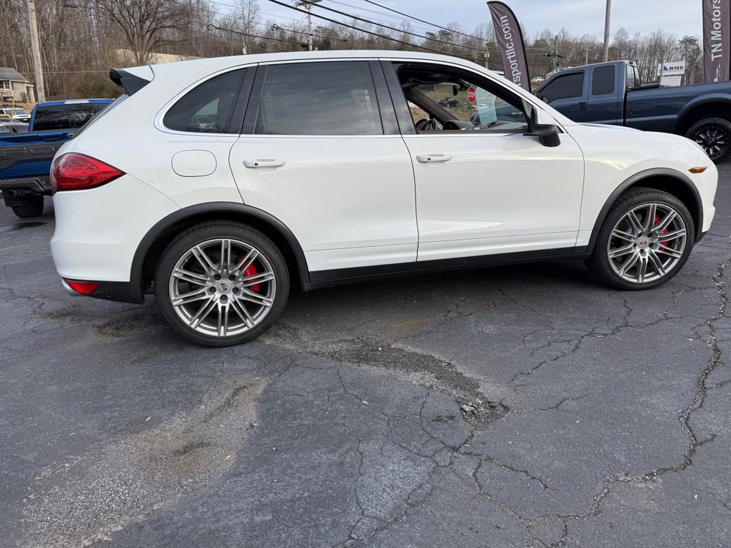 Used 2013 Porsche Cayenne Turbo w/ Premium Pkg Plus image 10