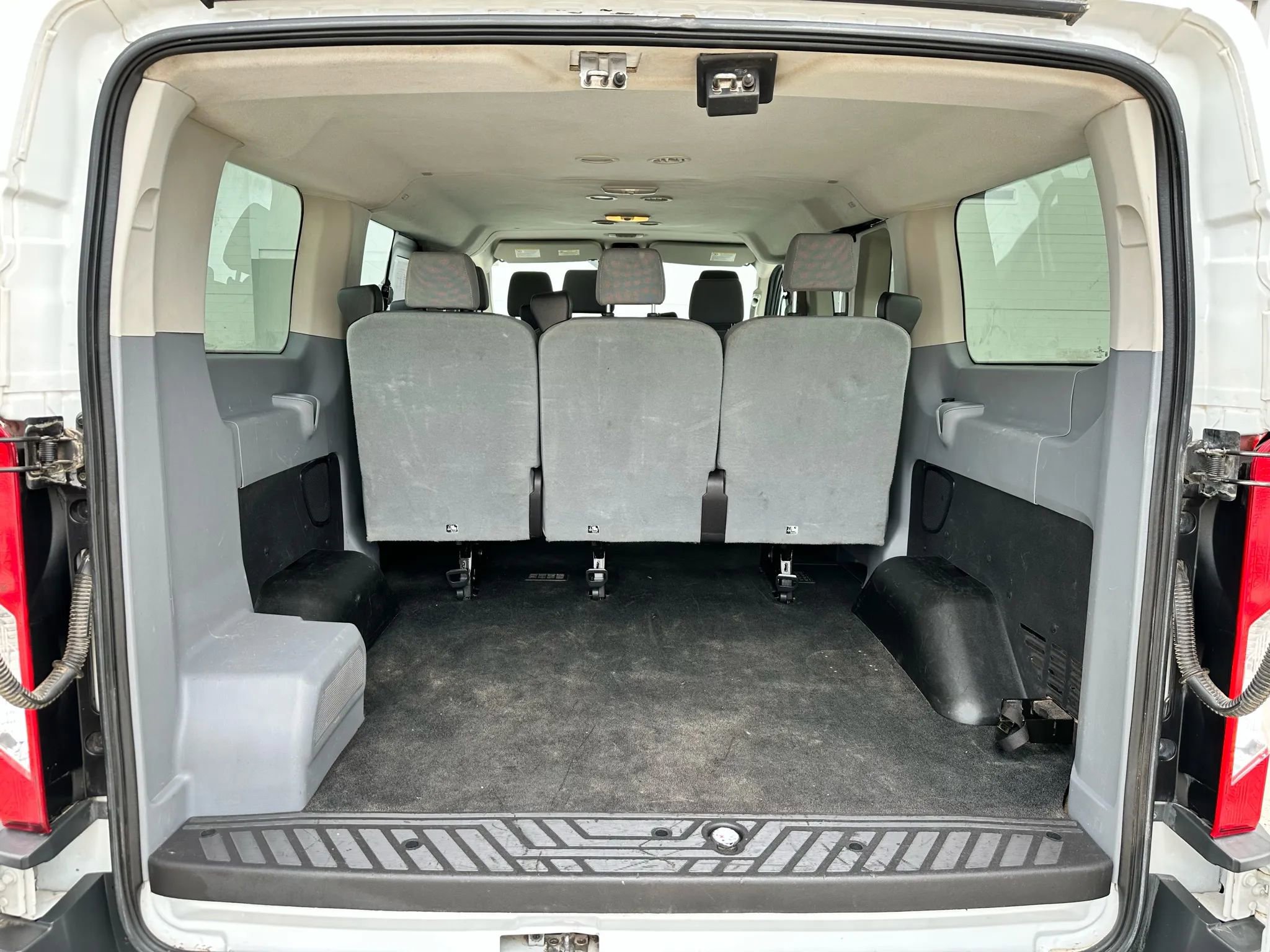 Used 2018 Ford Transit 150 XLT image 15