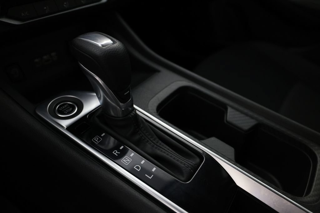 Used 2024 Nissan Sentra SV FWD image 18