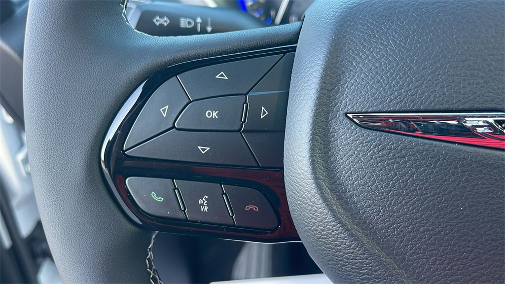 New 2025 Chrysler Pacifica Limited image 22