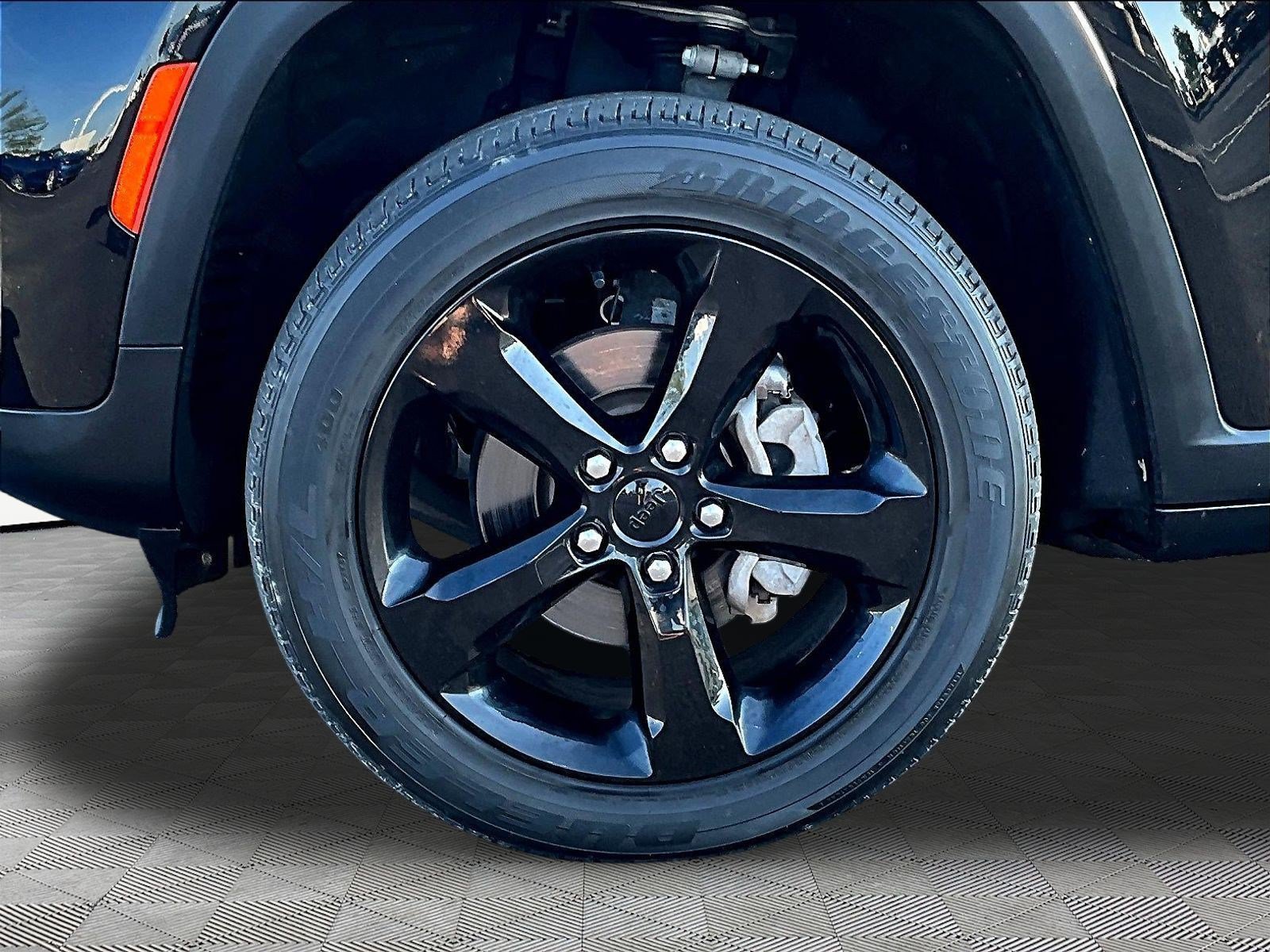 Used 2023 Jeep Grand Cherokee Altitude AWD/4WD image 33