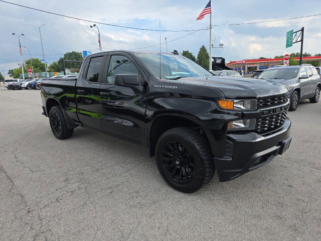 Used 2020 Chevrolet Silverado 1500 Custom w/ Custom Value Package image 1