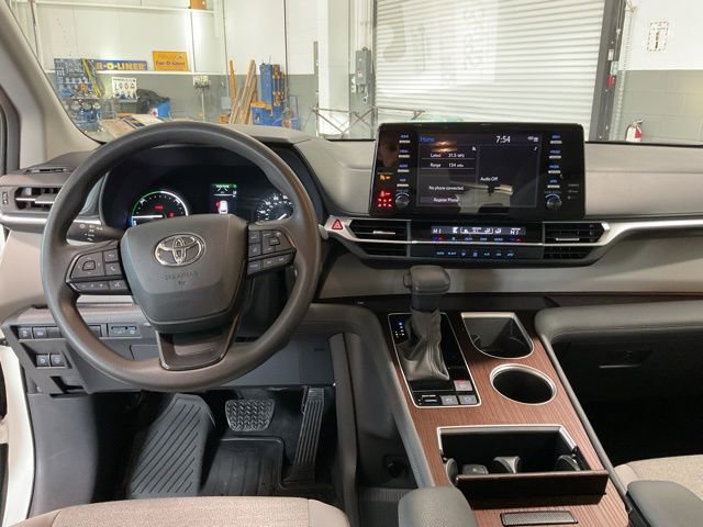 Used 2024 Toyota Sienna LE image 12