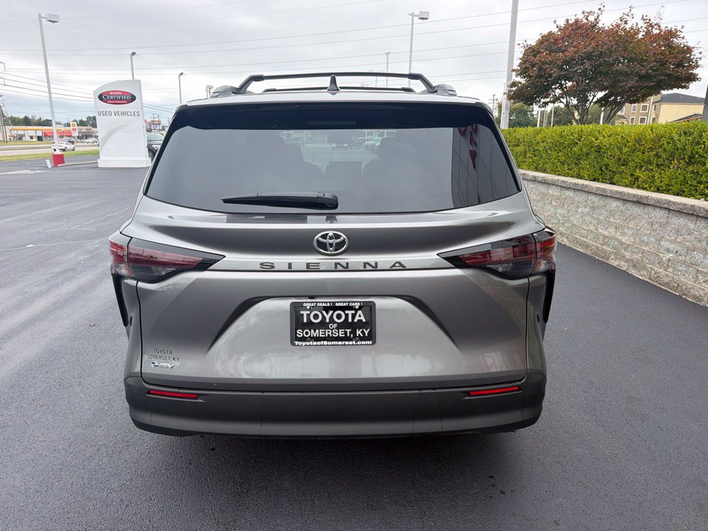 New 2026 Toyota Sienna LE FWD image 5
