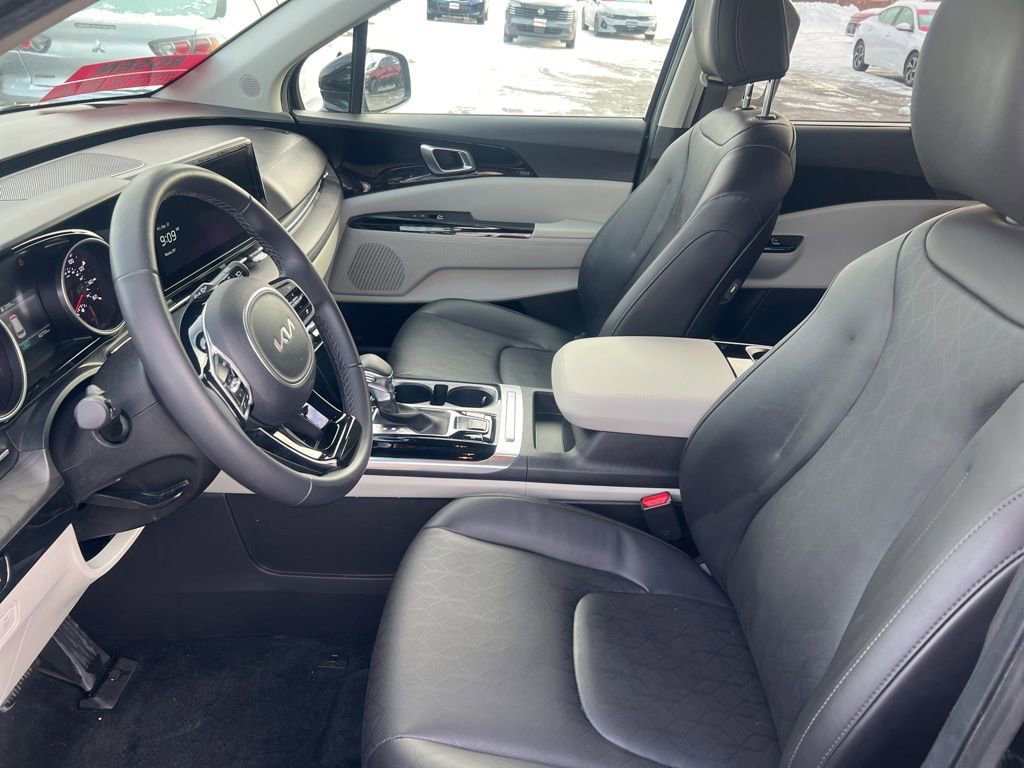 Certified 2023 Kia Carnival EX image 4