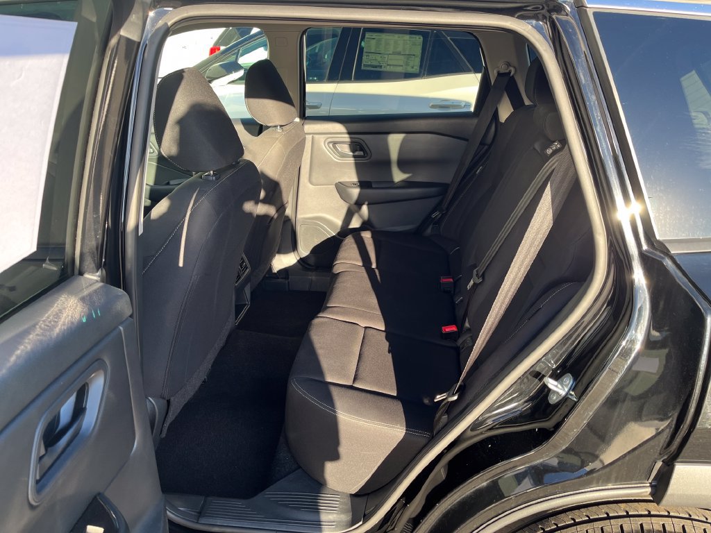 Used 2024 Nissan Rogue S AWD/4WD image 25