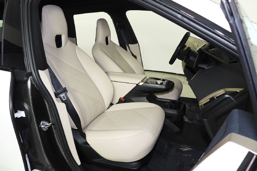 Certified 2024 BMW iX xDrive50 w/ Premium Package AWD/4WD image 18