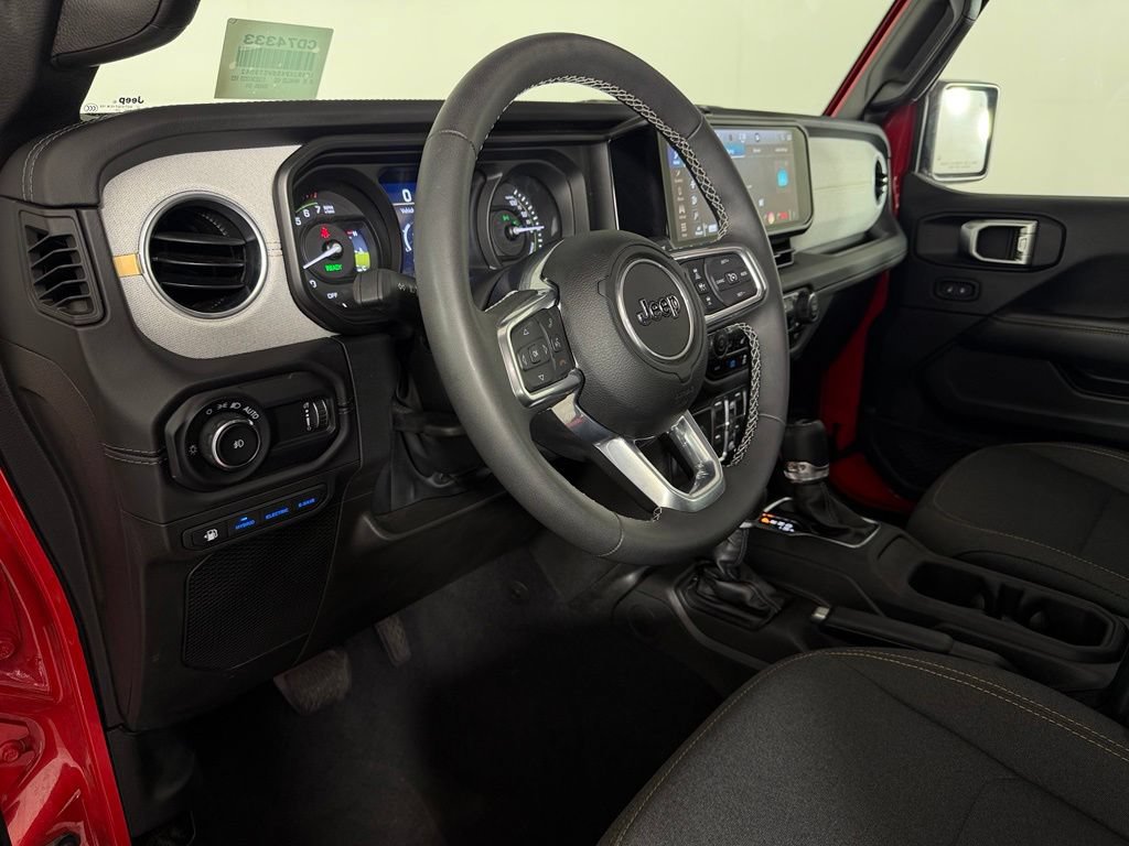 Certified 2025 Jeep Wrangler Unlimited Sahara w/ Safety Group AWD/4WD image 12