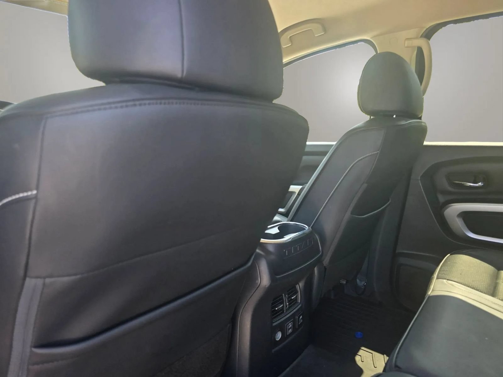 Used 2019 Nissan Titan PRO-4X AWD/4WD image 31