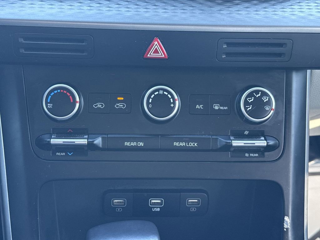 Used 2024 Kia Carnival LX image 16